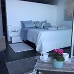 C'est La Vie! 4*