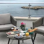 C'est La Vie! 4*