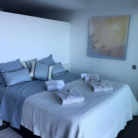 Bed & Breakfast C'est La Vie! 4*