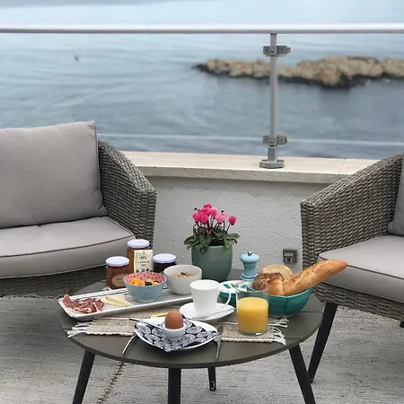 C'est La Vie! 4*