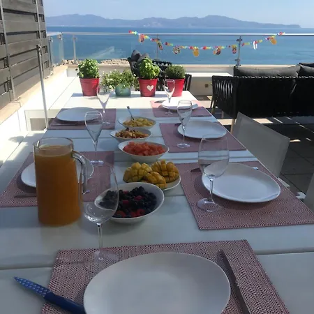 Bed & Breakfast C'est La Vie! 4*