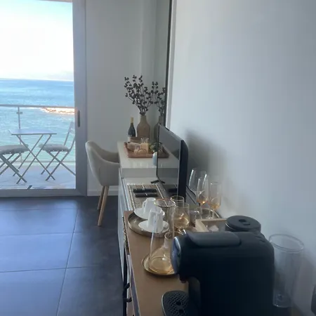 C'est La Vie! L' Escala