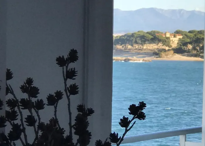 C'est La Vie! L' Escala