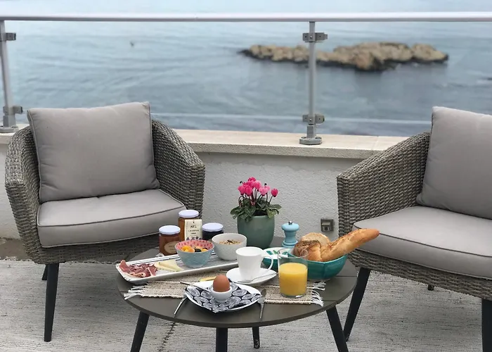 C'est La Vie! 4*