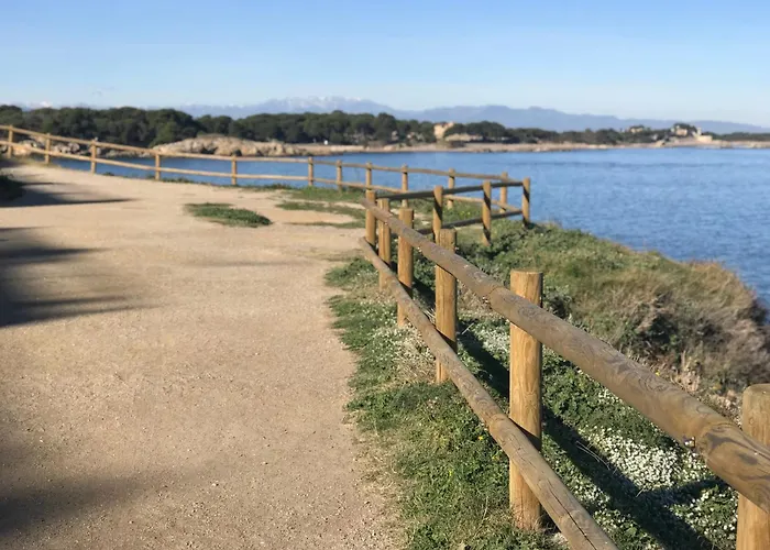 ベッド・アンド・ブレックファスト C'est La Vie! L' Escala